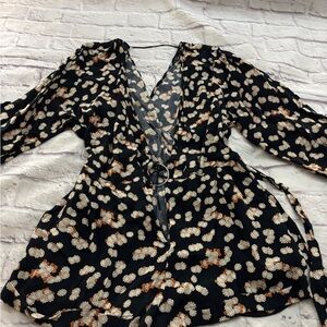 🔵Zara Trafaluc Floral Deep V O-Ring Front Chic Romper